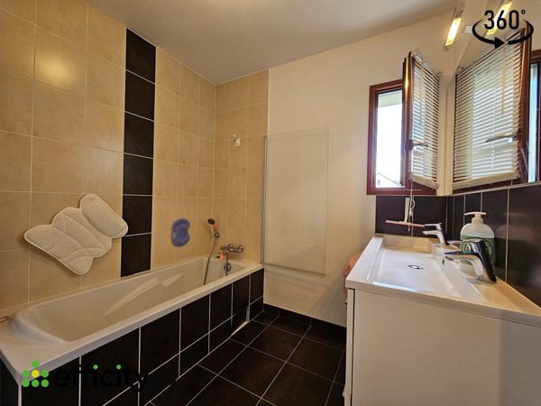 Maison 6 pièces - 110 m² Exclusivité efficity