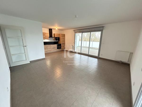 A Louer Appartement 3 Pièces De 65 M² Avec Grande Terrasse De 48 M² + Deux Places De Stationnements Privative -sainte Luce Sur Loire