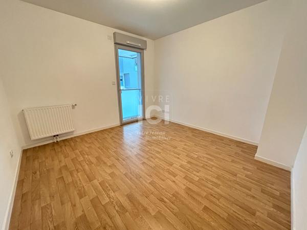 A Louer Appartement 3 Pièces De 65 M² Avec Grande Terrasse De 48 M² + Deux Places De Stationnements Privative -sainte Luce Sur Loire