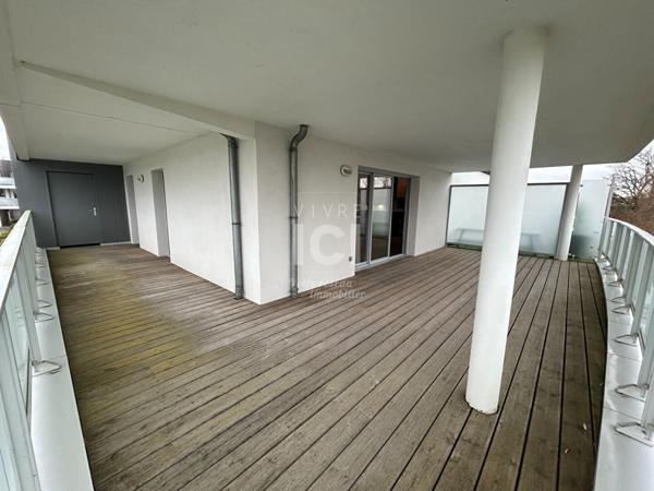 A Louer Appartement 3 Pièces De 65 M² Avec Grande Terrasse De 48 M² + Deux Places De Stationnements Privative -sainte Luce Sur Loire