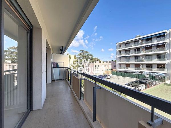 Appartement 3 pièces à louer au coeur de Mandelieu-la-Napoule, avec garage