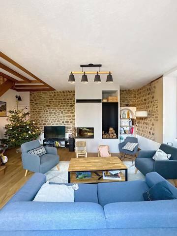 Maison rénovée 185m² au centre de Jarcieu