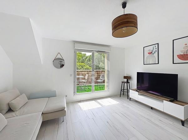 À louer Charmant T2 meublé entièrement rénové avec balcon et piscine
