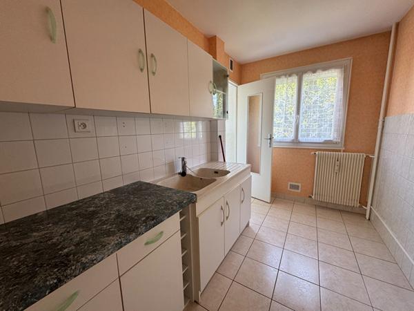 EXCLUSIVITÉ - APPARTEMENT 4 PIÈCES AU CALME À LONS-LE-SAUNIER 4 pièce(s) 77.15 m2