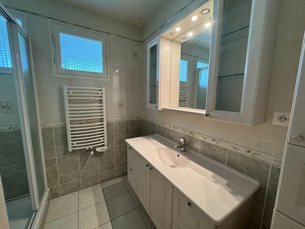 EXCLUSIVITÉ - APPARTEMENT 4 PIÈCES AU CALME À LONS-LE-SAUNIER 4 pièce(s) 77.15 m2