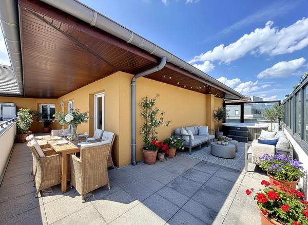 Appartement centre ville de Meaux - dernier étage - 95 m2 - 4 chambres - 2 salles de bains - 1 terrasse de 66 m2 et 2 places de parking