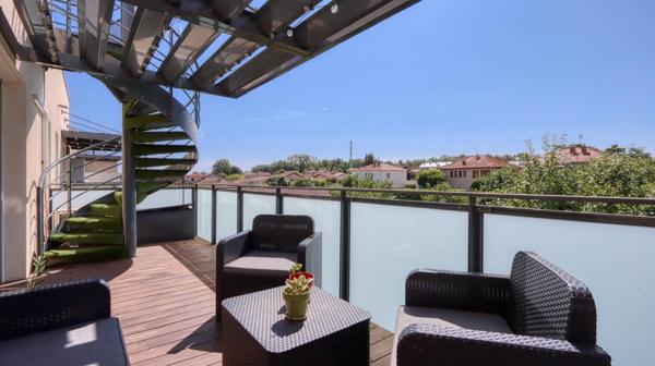 Dernier étage – T4 de 77 m² avec terrasse sur le toit de 48 m² et vue 360°