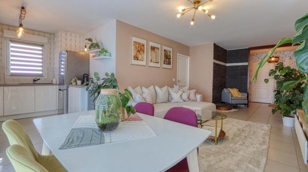 Dernier étage – T4 de 77 m² avec terrasse sur le toit de 48 m² et vue 360°