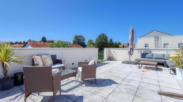 Dernier étage – T4 de 77 m² avec terrasse sur le toit de 48 m² et vue 360°