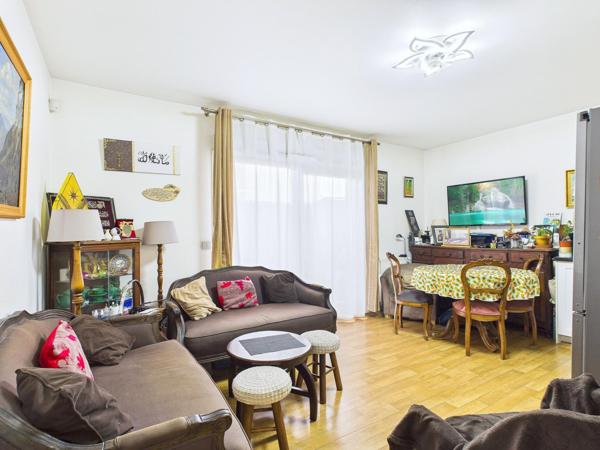 4 pièces (3 chambres) avec 2 terrasses, un parking, à 8 min à pied du métro ligne 7 Kremlin-Bicêtre