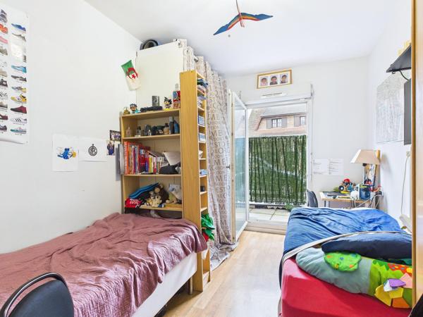 4 pièces (3 chambres) avec 2 terrasses, un parking, à 8 min à pied du métro ligne 7 Kremlin-Bicêtre