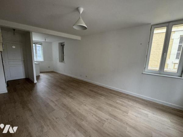 TROUVILLE Plein centre proche port T2 en duplex