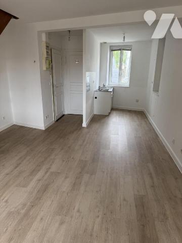 TROUVILLE Plein centre proche port T2 en duplex