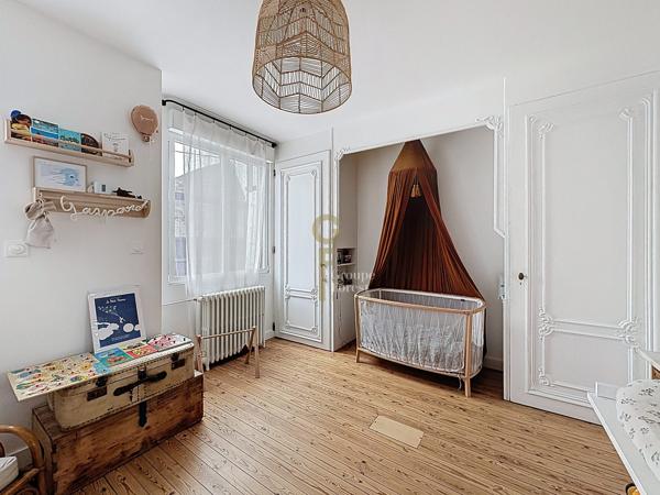 Maison rénovée avec extension – 120 m² – jardin, terrasse et garage, proche Croisé Laroche