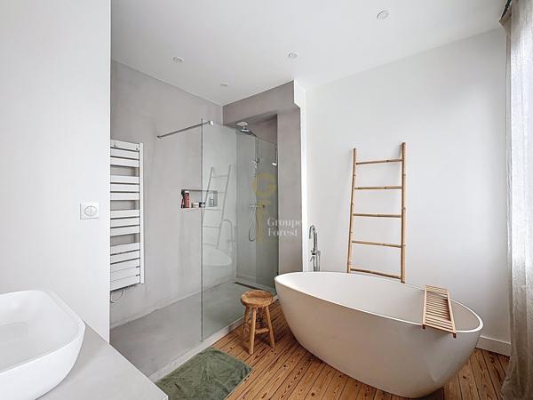 Maison rénovée avec extension – 120 m² – jardin, terrasse et garage, proche Croisé Laroche