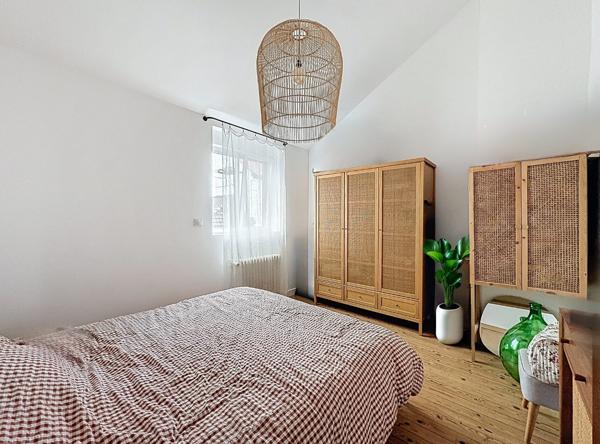 Maison rénovée avec extension – 120 m² – jardin, terrasse et garage, proche Croisé Laroche