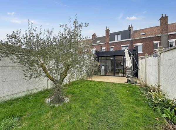 Maison rénovée avec extension – 120 m² – jardin, terrasse et garage, proche Croisé Laroche