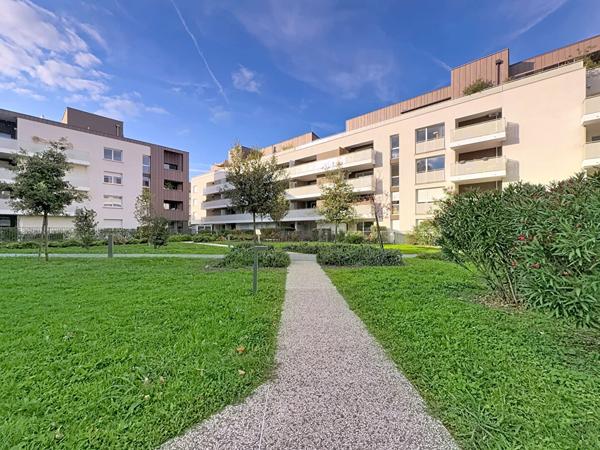 A VENDRE - TOULOUSE quartier Montaudran - Appartement 2 pièces 44m² avec balcon et parking en sous-sol