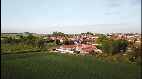 Béthune (62400) CORPS DE FERME AU CARRE AVEC 2 SPAS ET UN APPARTEMENT DE TYPE 2