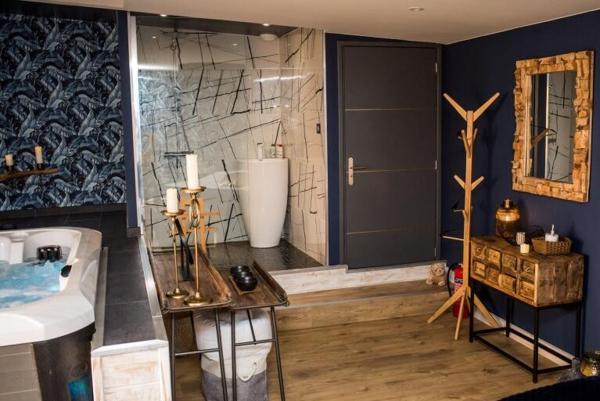 Béthune (62400) CORPS DE FERME AU CARRE AVEC 2 SPAS ET UN APPARTEMENT DE TYPE 2