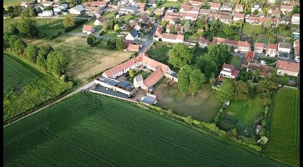Béthune (62400) CORPS DE FERME AU CARRE AVEC 2 SPAS ET UN APPARTEMENT DE TYPE 2
