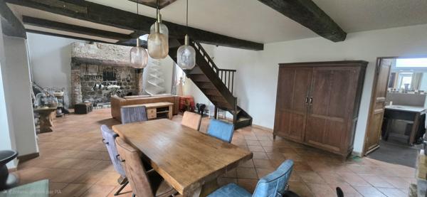 Béthune (62400) CORPS DE FERME AU CARRE AVEC 2 SPAS ET UN APPARTEMENT DE TYPE 2