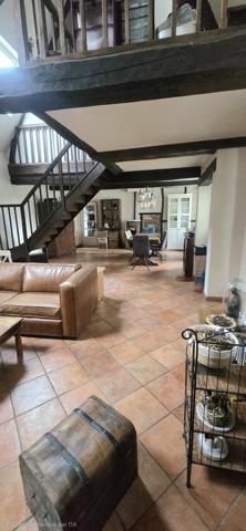 Béthune (62400) CORPS DE FERME AU CARRE AVEC 2 SPAS ET UN APPARTEMENT DE TYPE 2