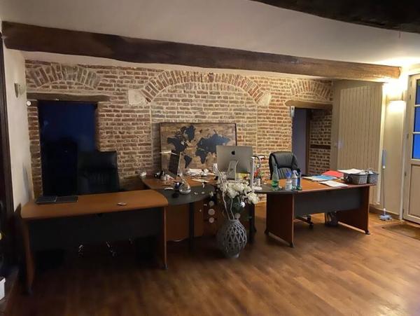 Béthune (62400) CORPS DE FERME AU CARRE AVEC 2 SPAS ET UN APPARTEMENT DE TYPE 2