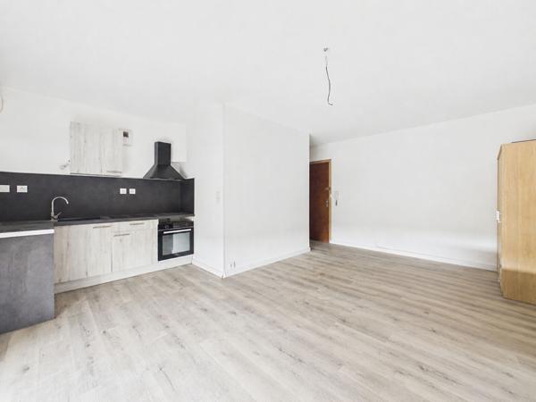 Appartement Valence studio rénové de 28 m2 avec balcon et cave