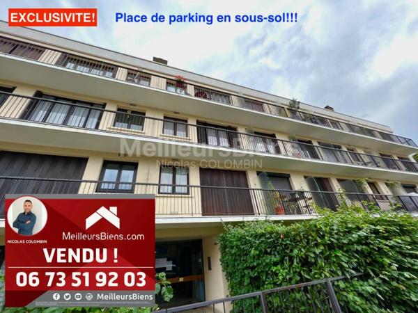 Place de parking sécurisée en sous-sol!