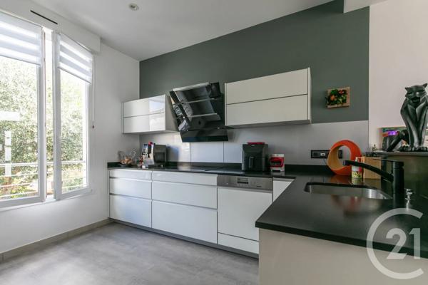 Maison à vendre  5 pièces - 109,21 m 2   ST MAUR DES FOSSES  - 94