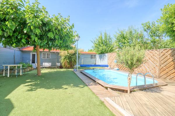 À vendre - Grande maison familiale avec revenus locatifs et piscine