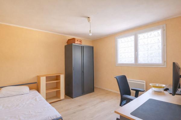 À vendre - Grande maison familiale avec revenus locatifs et piscine