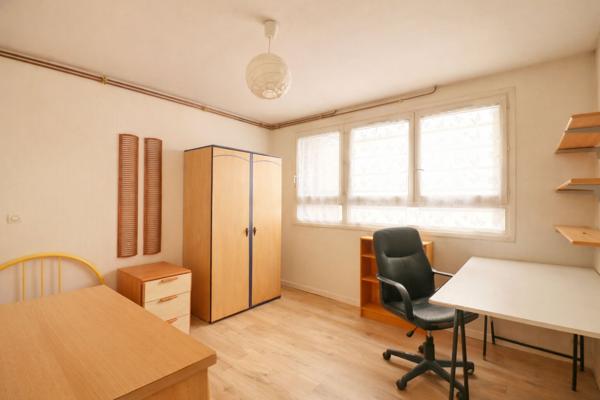 À vendre - Grande maison familiale avec revenus locatifs et piscine
