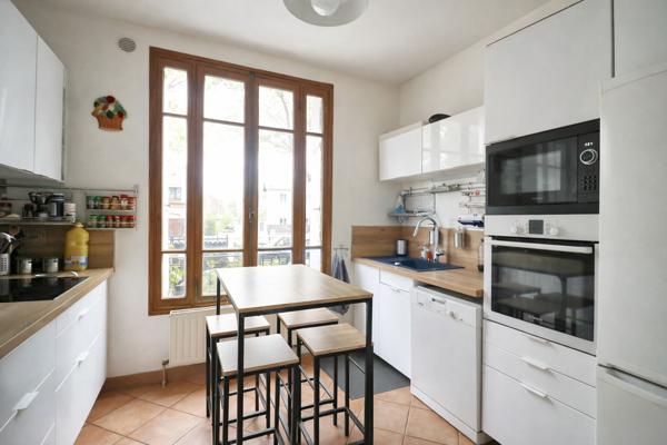 À vendre - Grande maison familiale avec revenus locatifs et piscine