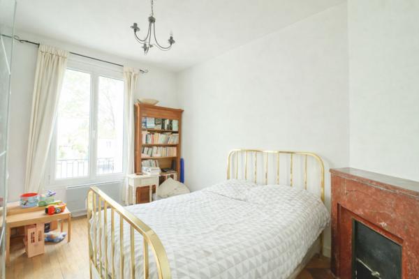 À vendre - Grande maison familiale avec revenus locatifs et piscine