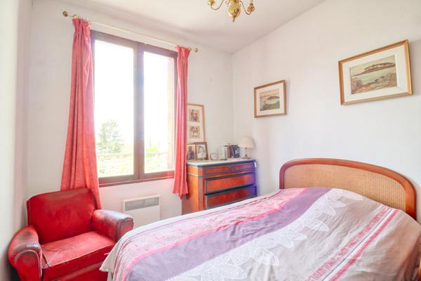 À vendre - Grande maison familiale avec revenus locatifs et piscine