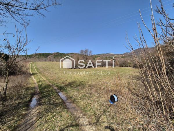 Terrain constructible sur parcelle agricole.