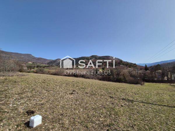 Terrain constructible sur parcelle agricole.