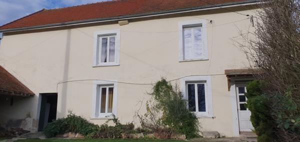 MAISON DE CAMPAGNE AVEC JARDIN