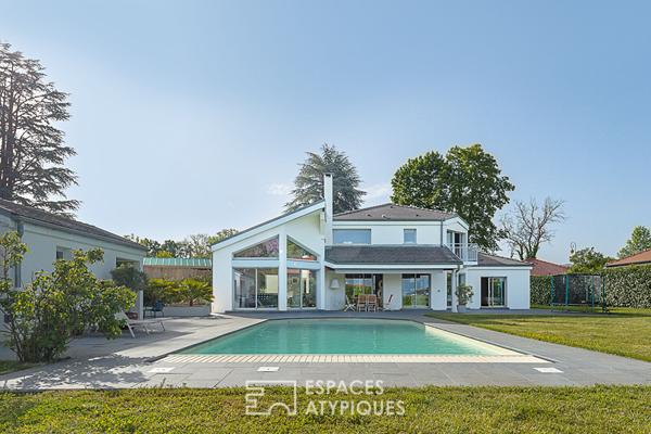 Villa contemporaine avec piscine proche du lac et de la frontière Suisse.