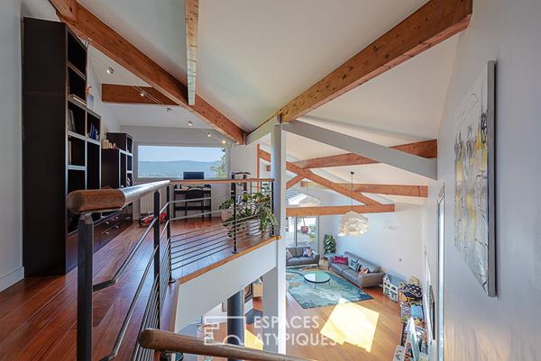 Villa contemporaine avec piscine proche du lac et de la frontière Suisse.