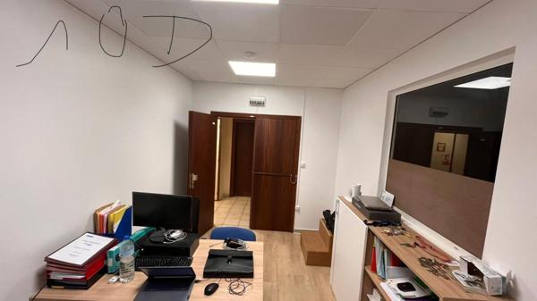Bureau de 40 m2 zone d'activité