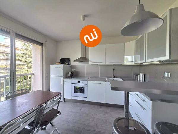 DERNIER ETAGE - Appartement T2 51m² - Parking privée