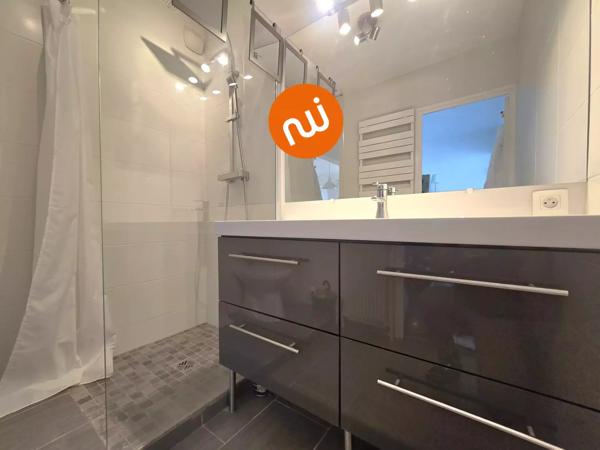 DERNIER ETAGE - Appartement T2 51m² - Parking privée
