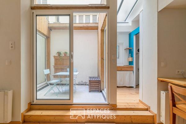 Ancien atelier confidentiel avec son patio au coeur de Belleville