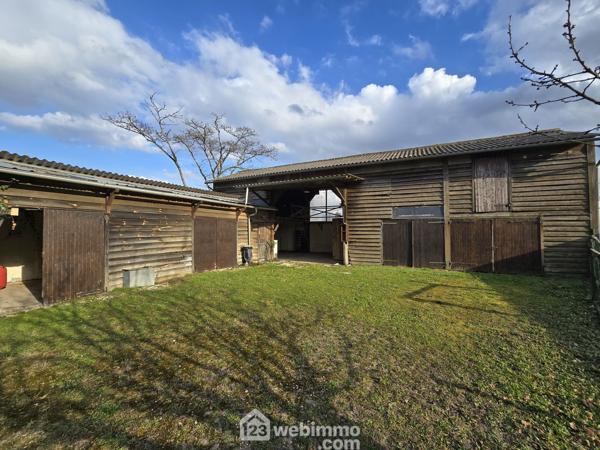 Terrain constructible 863 m² à Le Pian-Médoc 33290