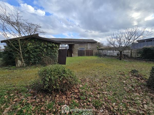 Terrain constructible 863 m² à Le Pian-Médoc 33290