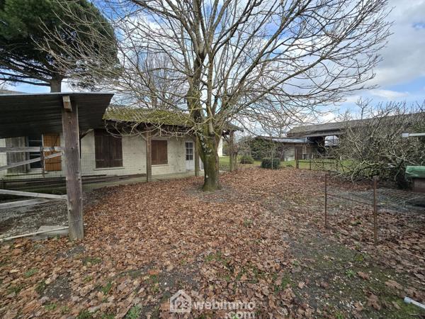 Terrain constructible 863 m² à Le Pian-Médoc 33290