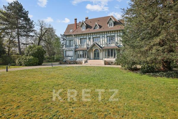 Propriété anglo-normande d’exception avec parc de 3 200 m² et vue lac